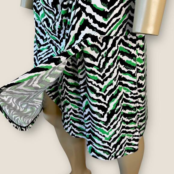 Dana Buchman Short Sleeve Ruched Faux Wrap Dress Stretchy Size L Zebra Stripes - Picture 8 of 13